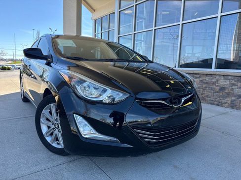 Used 2015 Hyundai Elantra SE w/ Option Group 02 image 2
