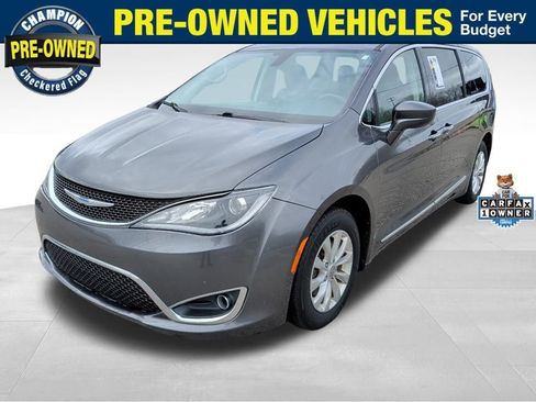 Used 2018 Chrysler Pacifica Touring-L FWD image 1