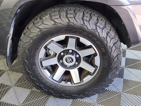 Used 2023 Toyota 4Runner TRD Off-Road Premium w/ Off Road Premium Plus Package AWD/4WD image 9