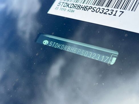 Used 2023 Toyota Highlander LE image 13