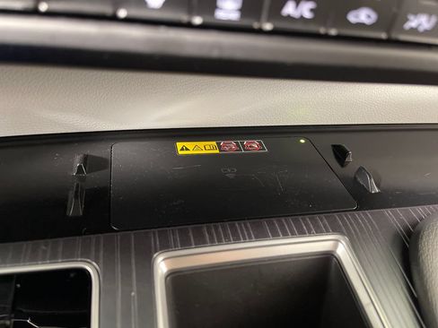 Certified 2025 Toyota Sienna XLE FWD image 30
