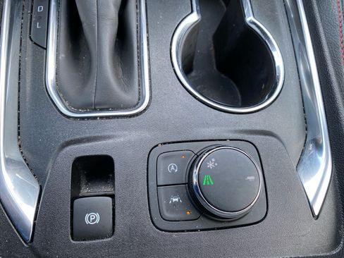 Used 2023 Chevrolet Traverse LT FWD image 12