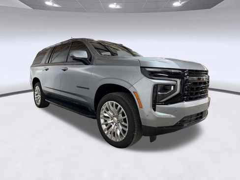 Used 2026 Chevrolet Suburban RST w/ RST Capability Package AWD/4WD image 5