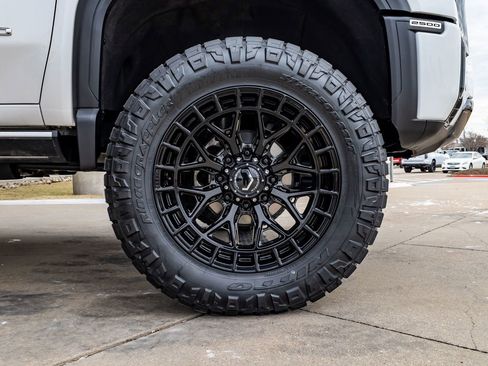 Used 2024 GMC Sierra 2500 Denali Ultimate AWD/4WD image 12