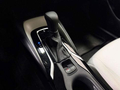 Used 2022 Toyota Corolla LE image 21