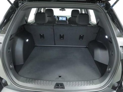 Used 2026 Chevrolet Equinox LT FWD image 34