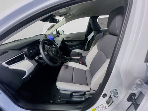 Used 2025 Toyota Corolla LE image 14