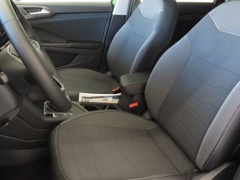 New 2026 Volkswagen Taos SE FWD image 12