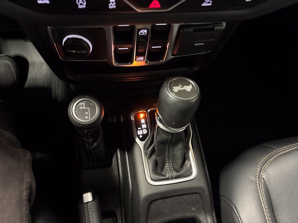 Used 2024 Jeep Wrangler Unlimited Sahara AWD/4WD image 17