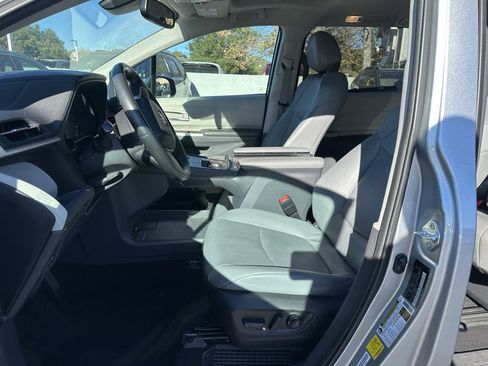 Certified 2024 Toyota Sienna XLE image 8