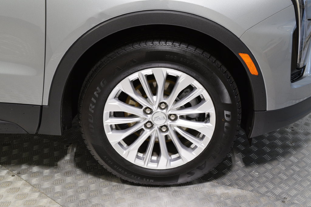 Used 2024 Cadillac XT4 Luxury w/ Cold Weather Package AWD/4WD image 39