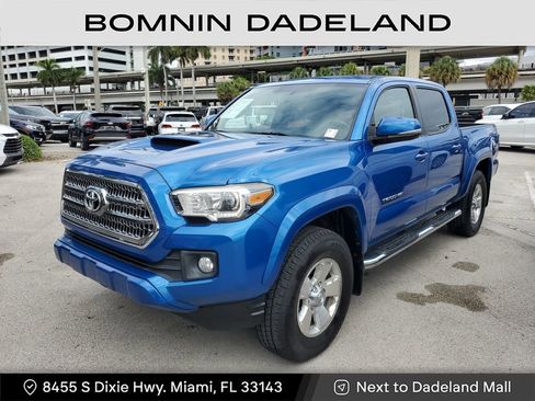 Used 2017 Toyota Tacoma SR image 2