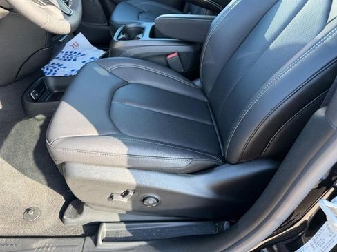 New 2026 Chrysler Pacifica Select w/ S Appearance Package image 22