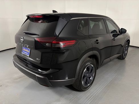Used 2024 Nissan Rogue SV image 8