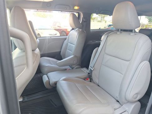 Used 2019 Toyota Sienna XLE Premium image 15