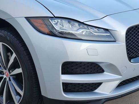 Used 2018 Jaguar F-PACE Prestige image 7