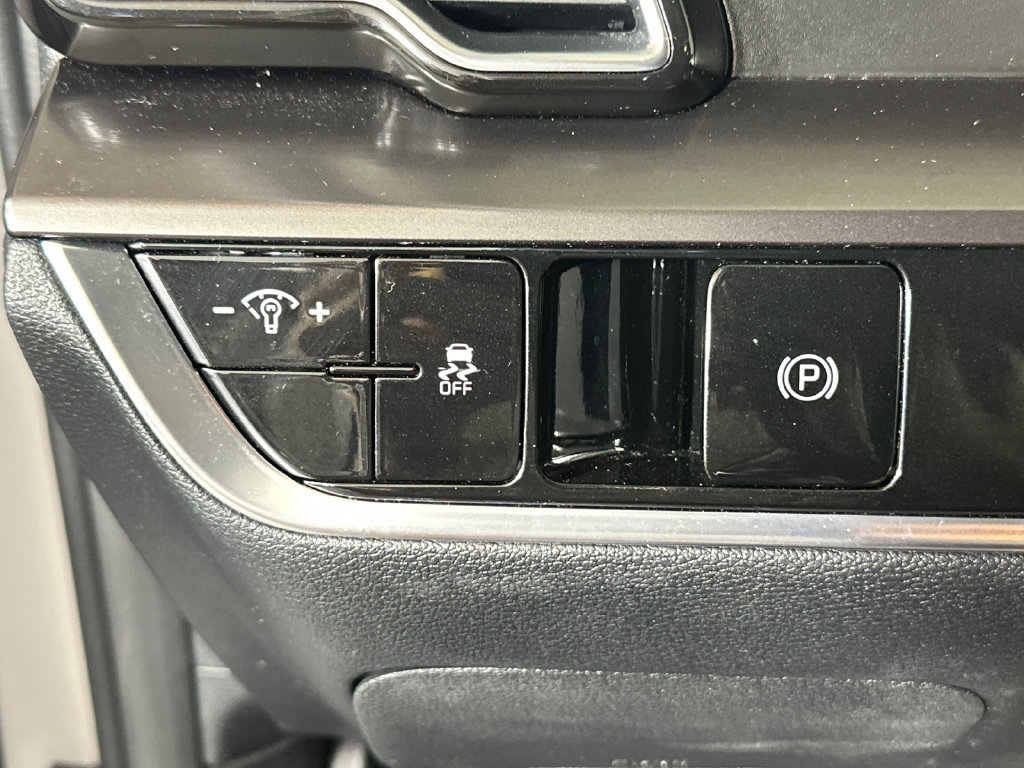 Used 2024 Kia Sportage EX FWD image 31