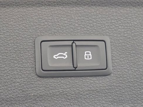 Used 2025 Audi Q5 2.0T Premium image 24