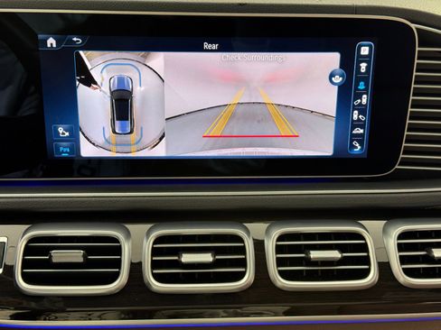 Used 2024 Mercedes-Benz GLS 450 4MATIC image 32