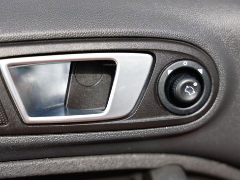 Used 2014 Ford Fiesta SE FWD image 39
