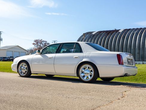 Used 2000 Cadillac De Ville DTS w/ Comfort/Convenience Pkg image 13