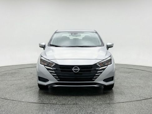 Used 2025 Nissan Versa SV image 2