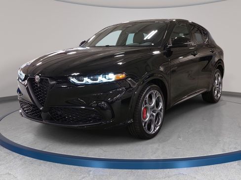 Used 2025 Alfa Romeo Tonale w/ Premium Package AWD/4WD image 1