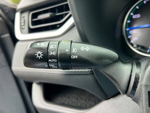 Used 2021 Toyota RAV4 XLE w/ XLE Grade Weather Package image 19