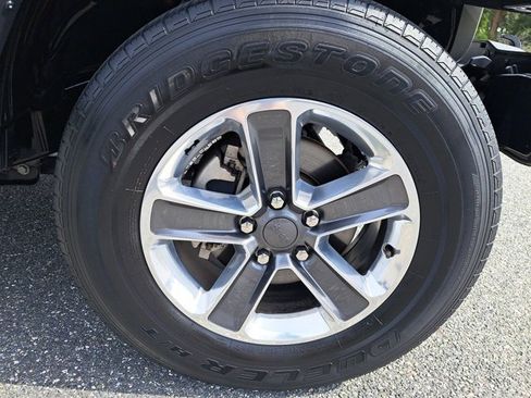 Used 2018 Jeep Wrangler Unlimited Sahara image 17