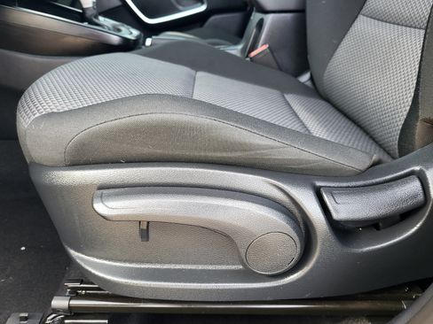 Used 2025 Kia Soul LX w/ LX Technology Package FWD image 32