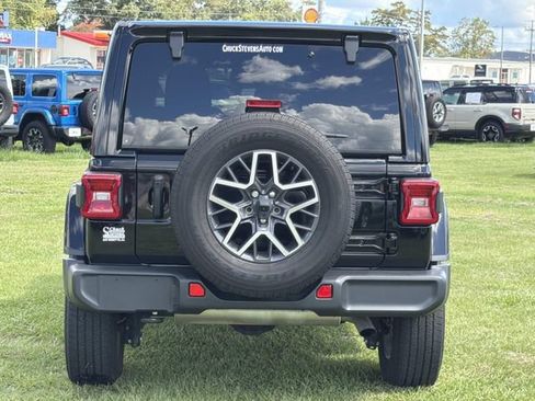 Used 2024 Jeep Wrangler Unlimited Sahara w/ Technology Group AWD/4WD image 8