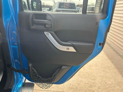 Used 2015 Jeep Wrangler Unlimited Sahara w/ Katzkin Premium Leather Group image 15