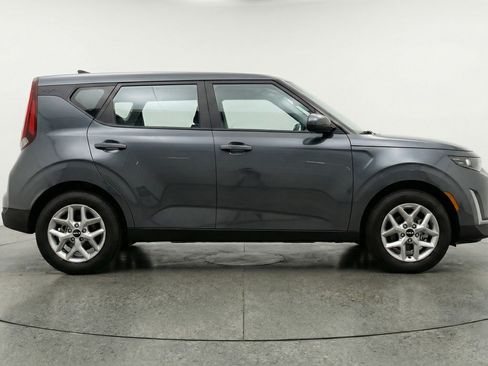 Used 2025 Kia Soul LX w/ LX Technology Package image 11