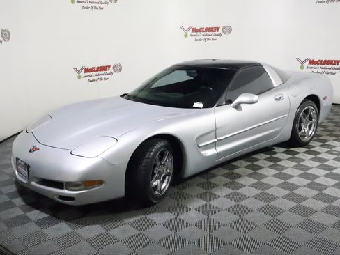 Used 1998 Chevrolet Corvette Coupe w/ Roof Pkg RWD image 12