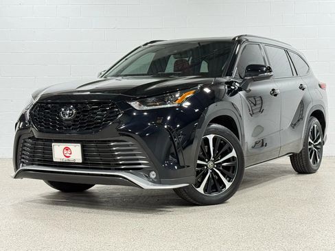 Used 2022 Toyota Highlander XSE image 2
