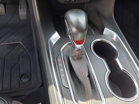 Used 2022 Chevrolet Traverse RS FWD image 21