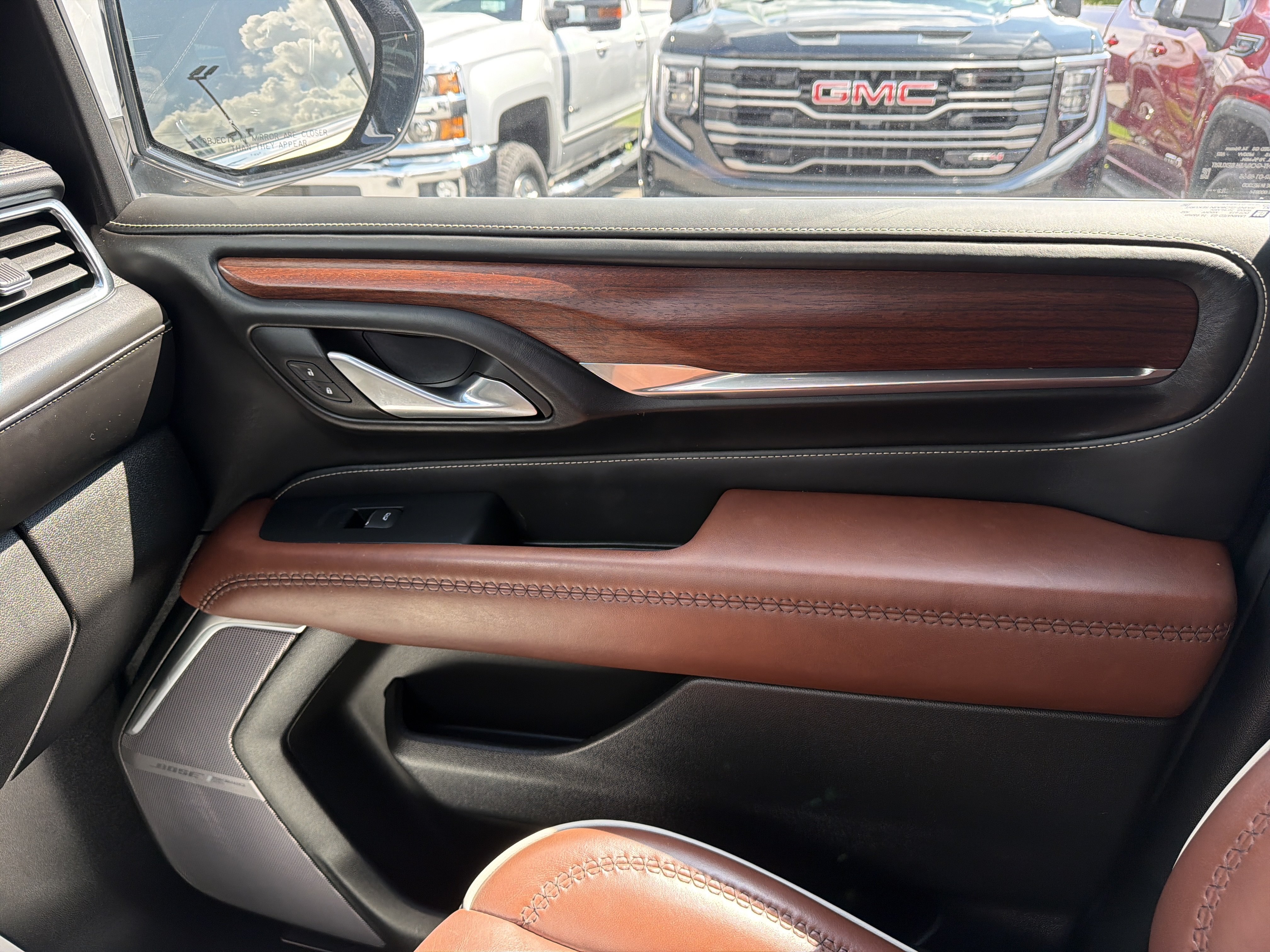 Used 2024 GMC Yukon Denali Ultimate AWD/4WD image 25