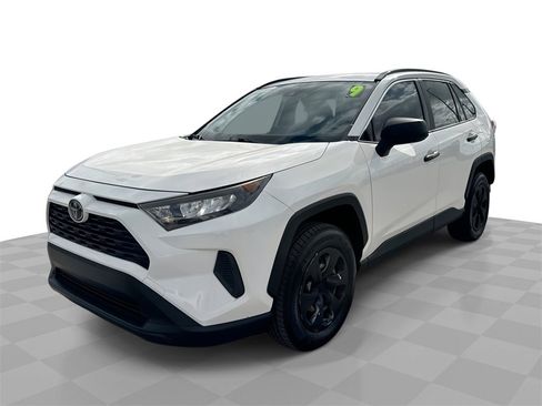 Used 2019 Toyota RAV4 LE image 1