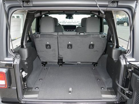 Used 2024 Jeep Wrangler Sport S image 10