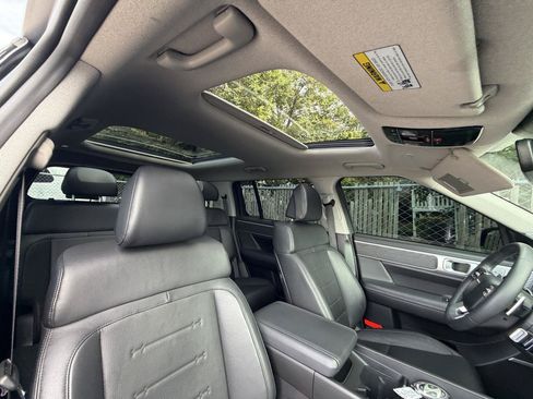 Used 2025 Hyundai Santa Fe Limited FWD image 23