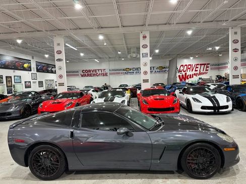 Used 2010 Chevrolet Corvette Coupe w/ 1LT RWD image 6