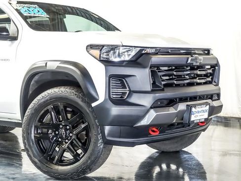 Used 2023 Chevrolet Colorado Trail Boss w/ Technology Package image 3