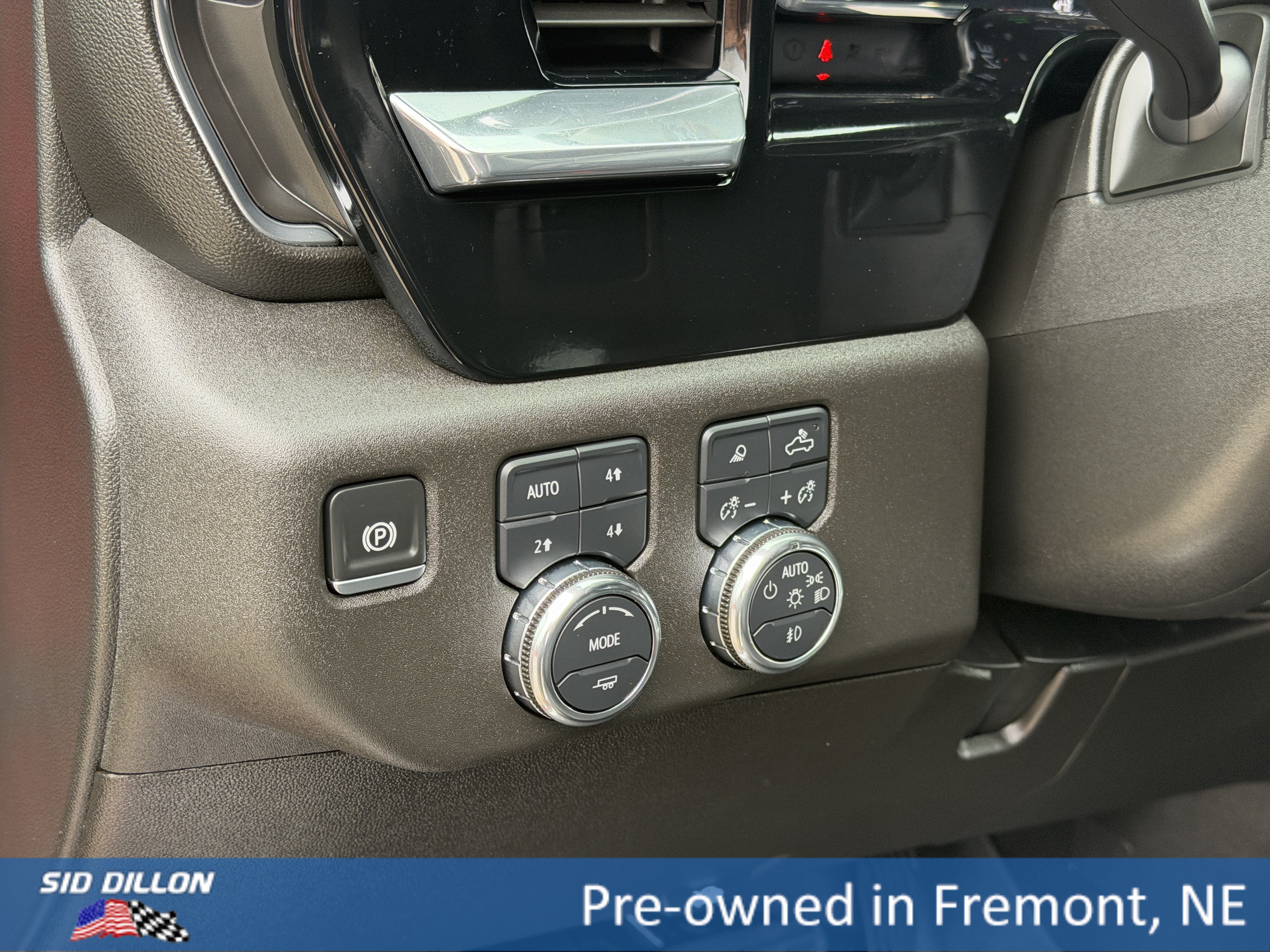 Certified 2025 GMC Sierra 2500 SLT w/ SLT Premium Package AWD/4WD image 12