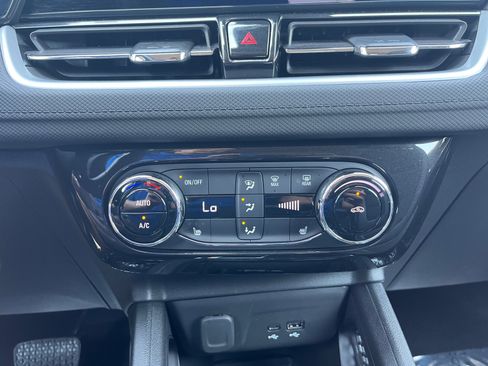 Used 2025 Chevrolet TrailBlazer LT w/ Convenience Package AWD/4WD image 19