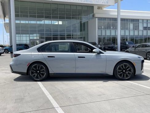 Used 2025 BMW i7 xDrive60 AWD/4WD image 5