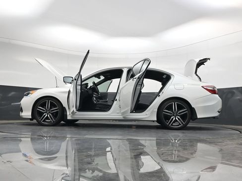 Used 2017 Honda Accord Sport image 44