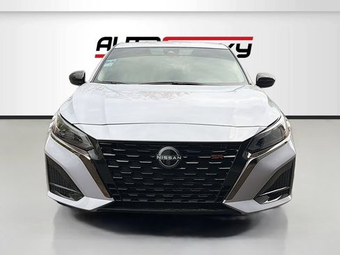 Used 2025 Nissan Altima 2.5 SR FWD image 2