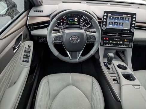 Used 2022 Toyota Avalon Limited image 8