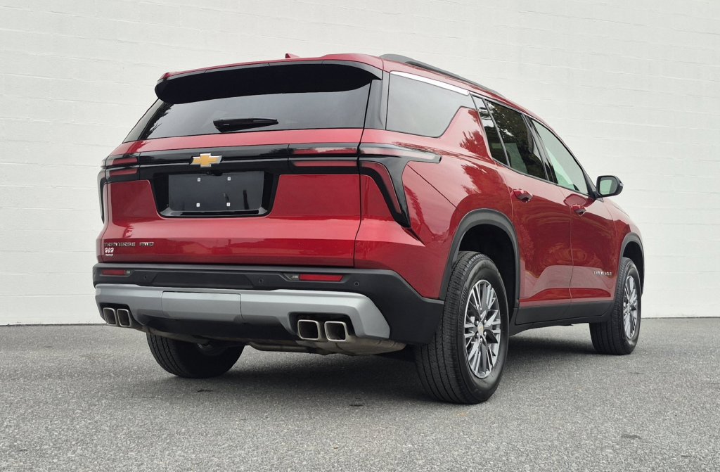 Used 2026 Chevrolet Traverse LT AWD/4WD image 19