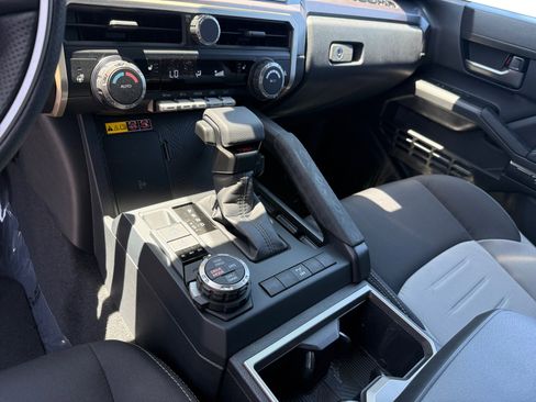 Used 2026 Toyota Tacoma TRD Off-Road w/ TRD Off Road Upgrade Package AWD/4WD image 13